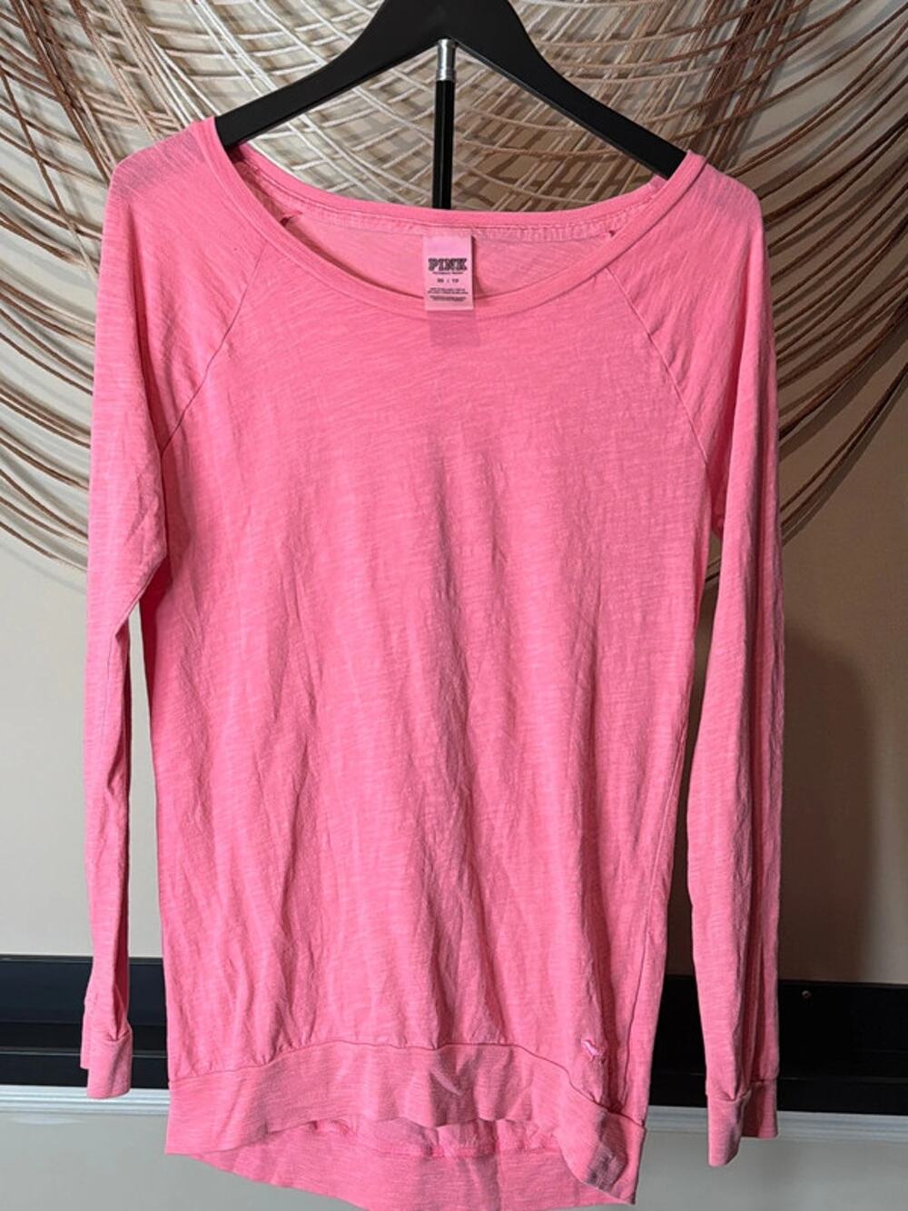 Victoria’s Secret pink, long sleeve boat, neck, T pink EUC XS 3067
